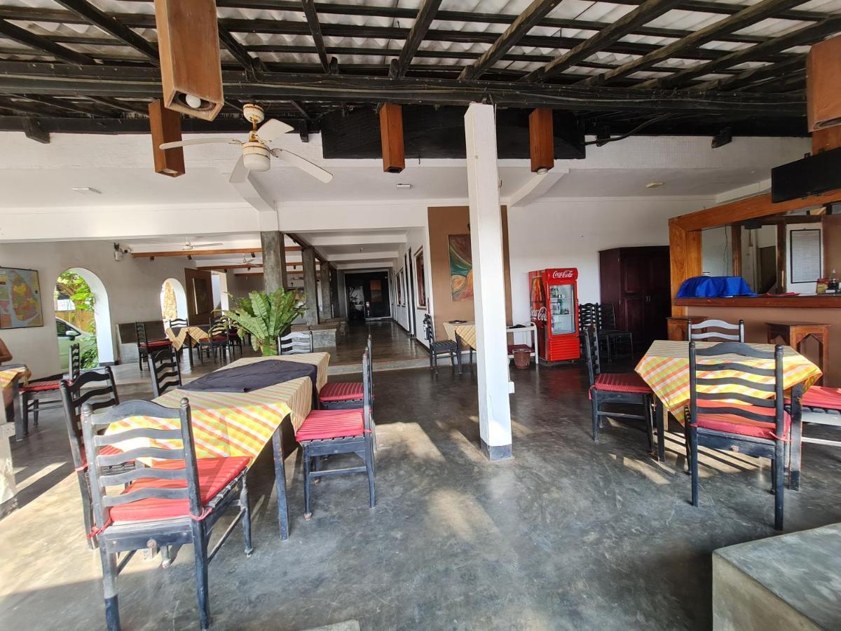Star Beach Guest House Негомбо Екстер'єр фото
