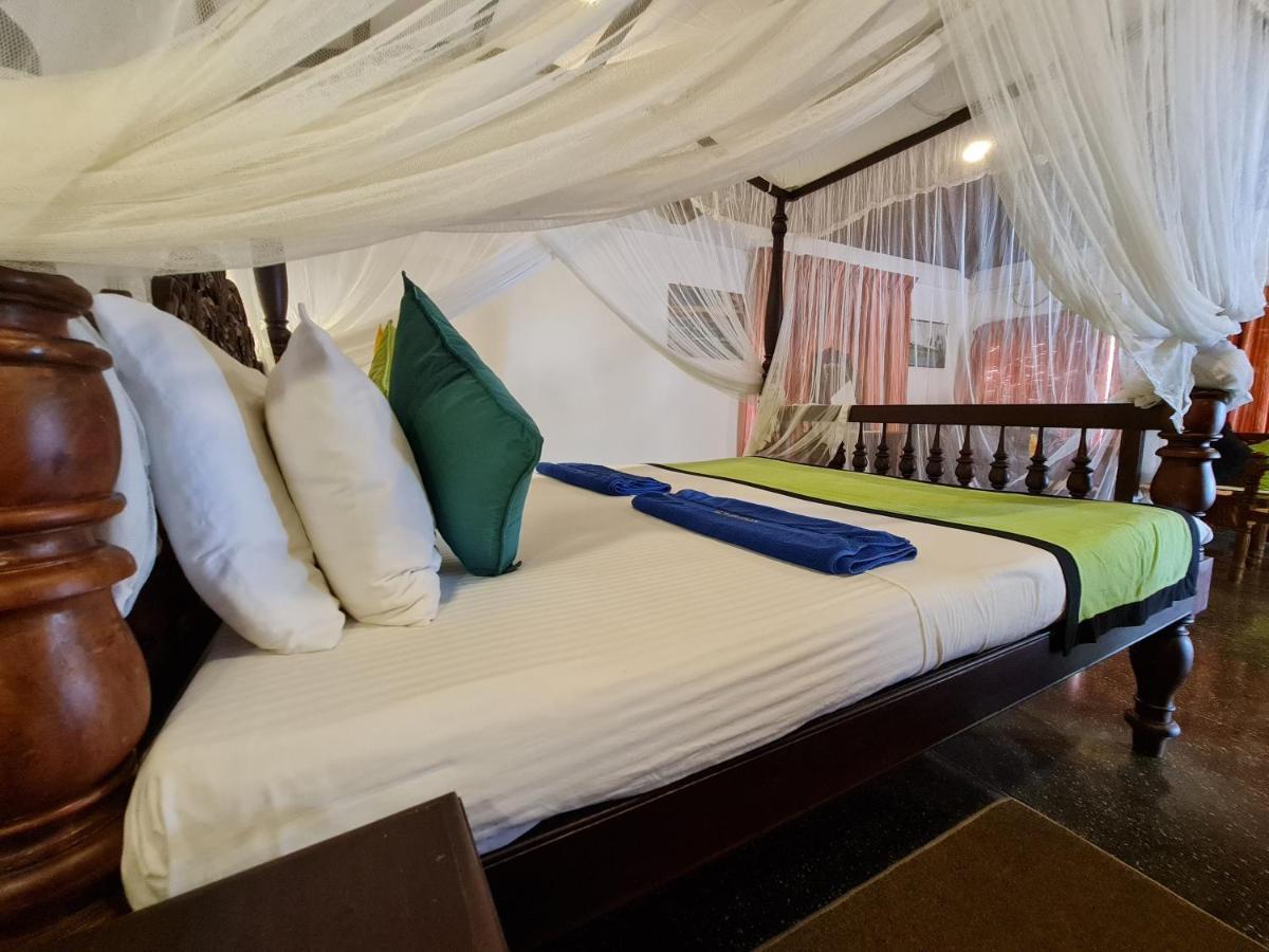 Star Beach Guest House Негомбо Екстер'єр фото