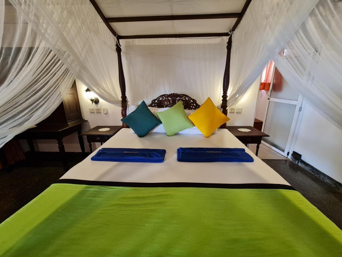 Star Beach Guest House Негомбо Екстер'єр фото