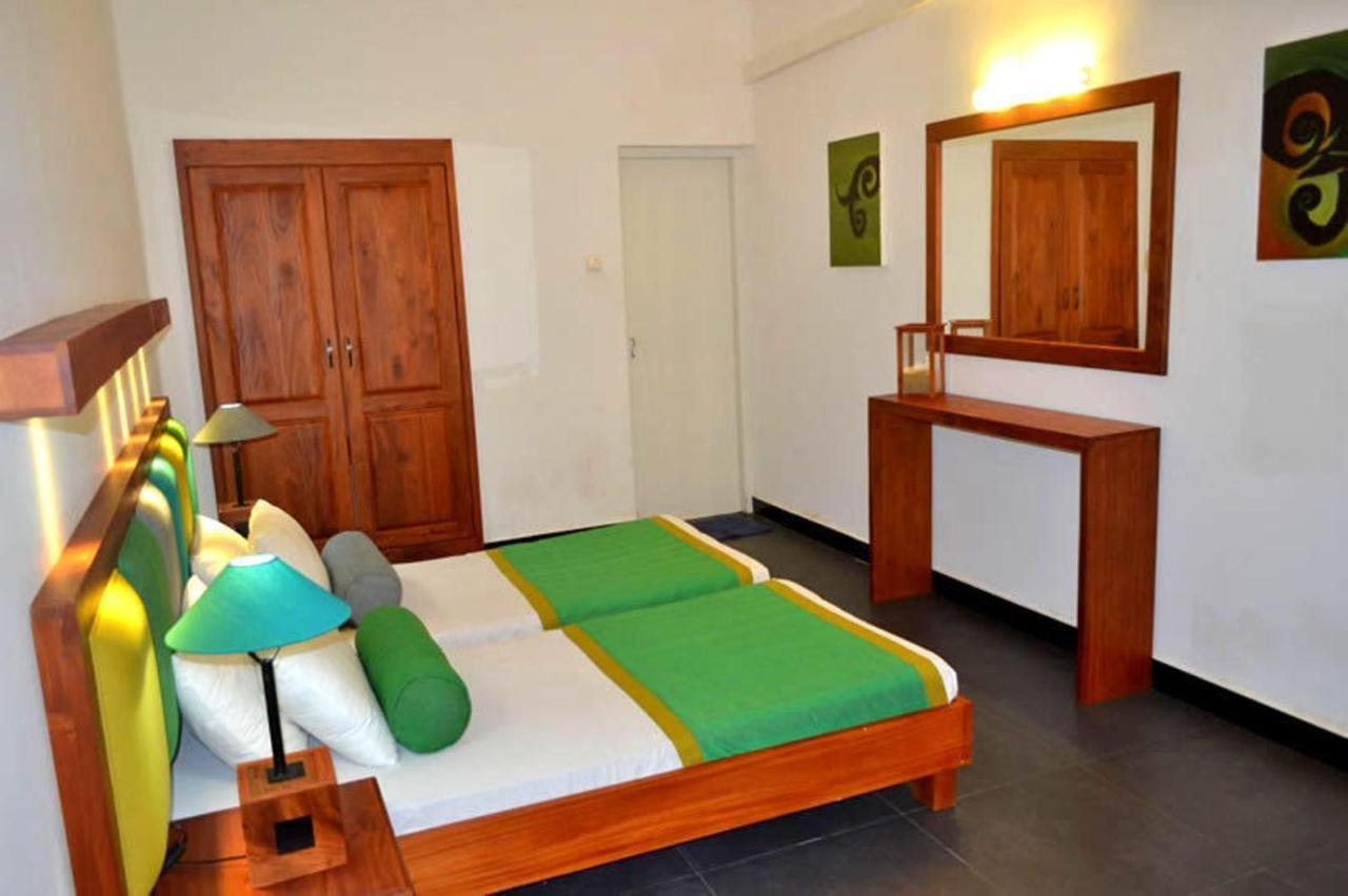 Star Beach Guest House Негомбо Екстер'єр фото