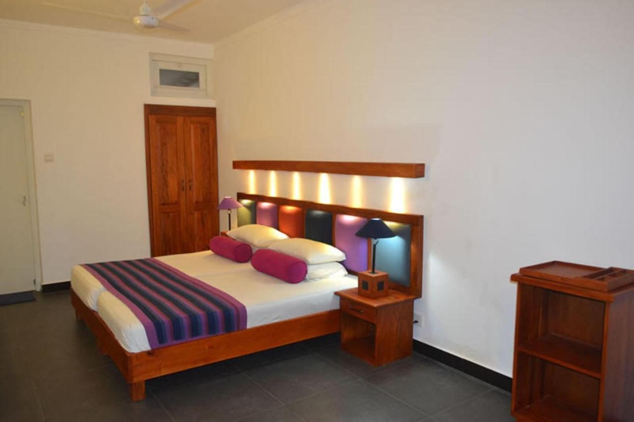 Star Beach Guest House Негомбо Екстер'єр фото
