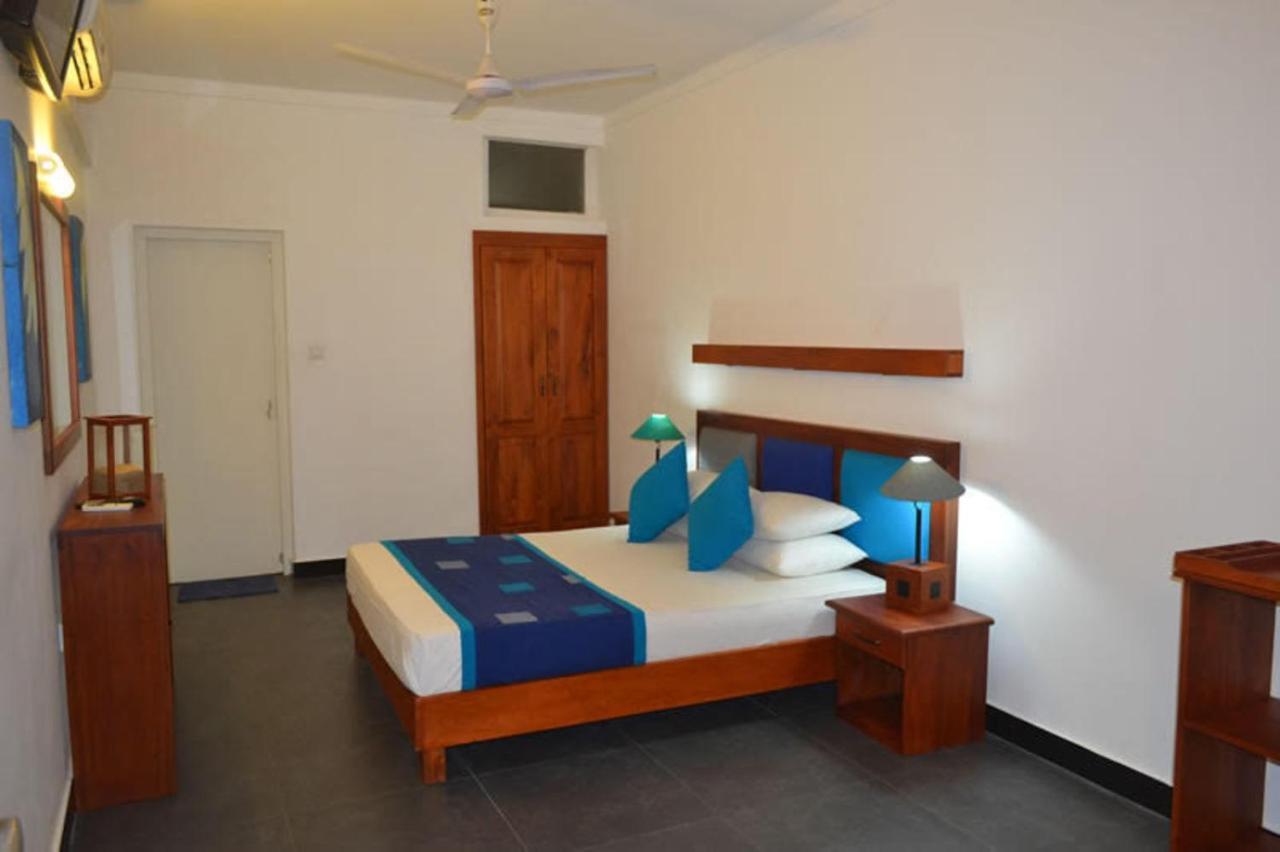 Star Beach Guest House Негомбо Екстер'єр фото