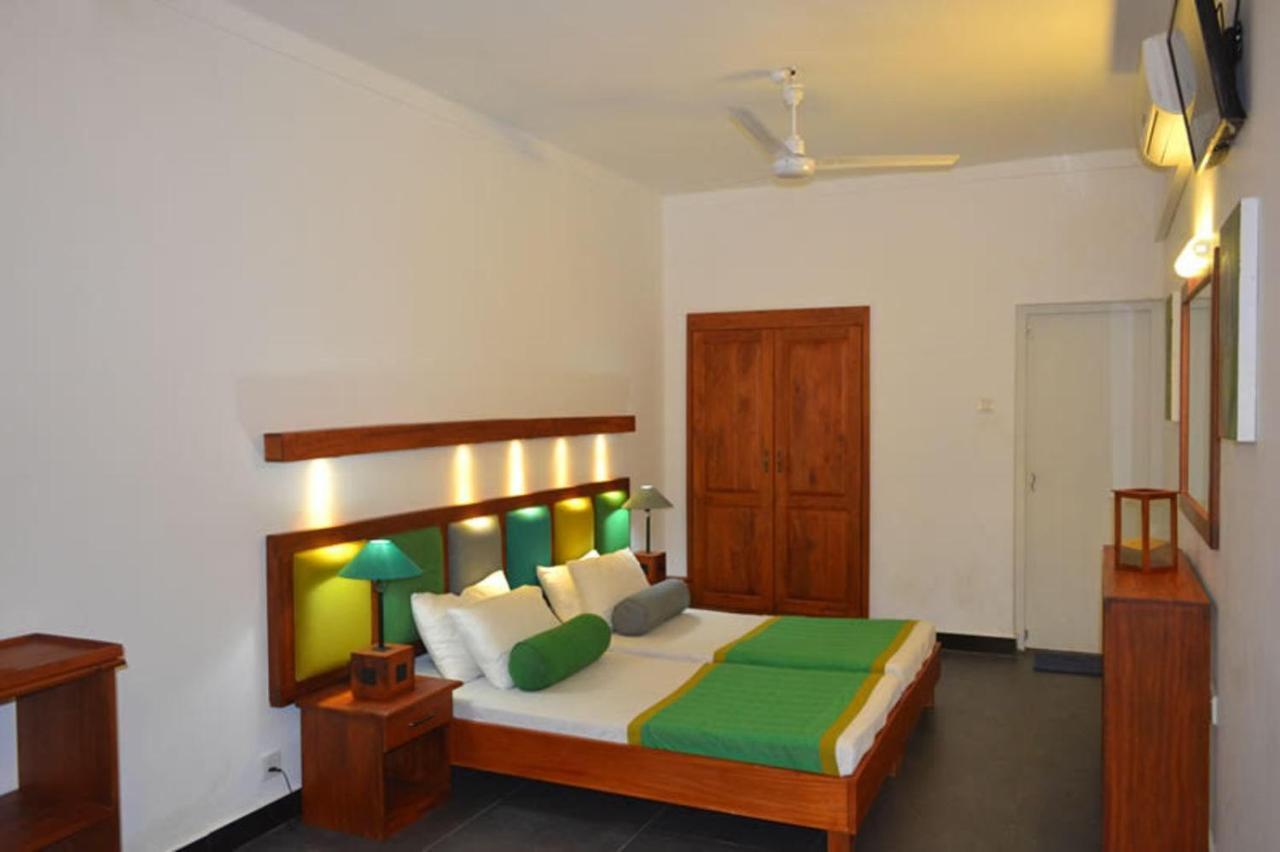 Star Beach Guest House Негомбо Екстер'єр фото