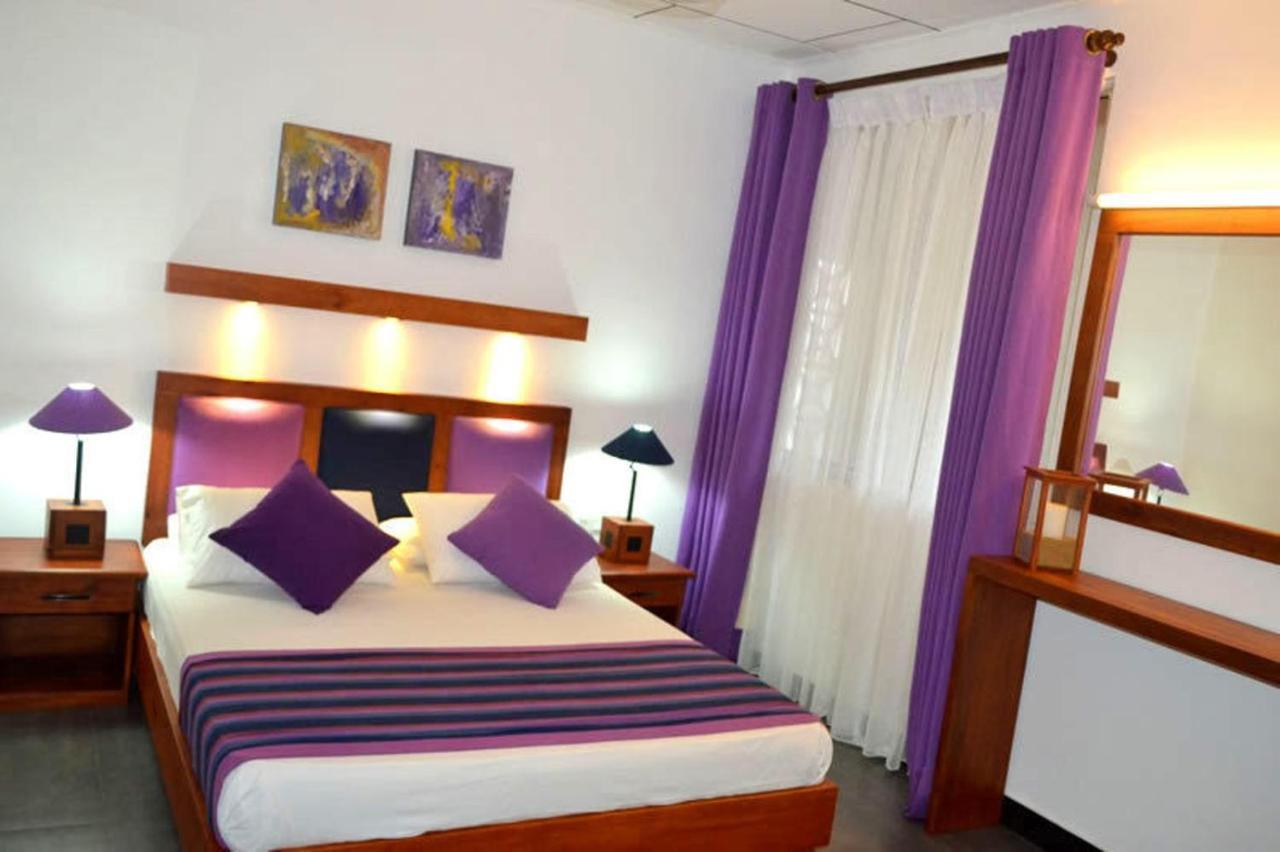 Star Beach Guest House Негомбо Екстер'єр фото