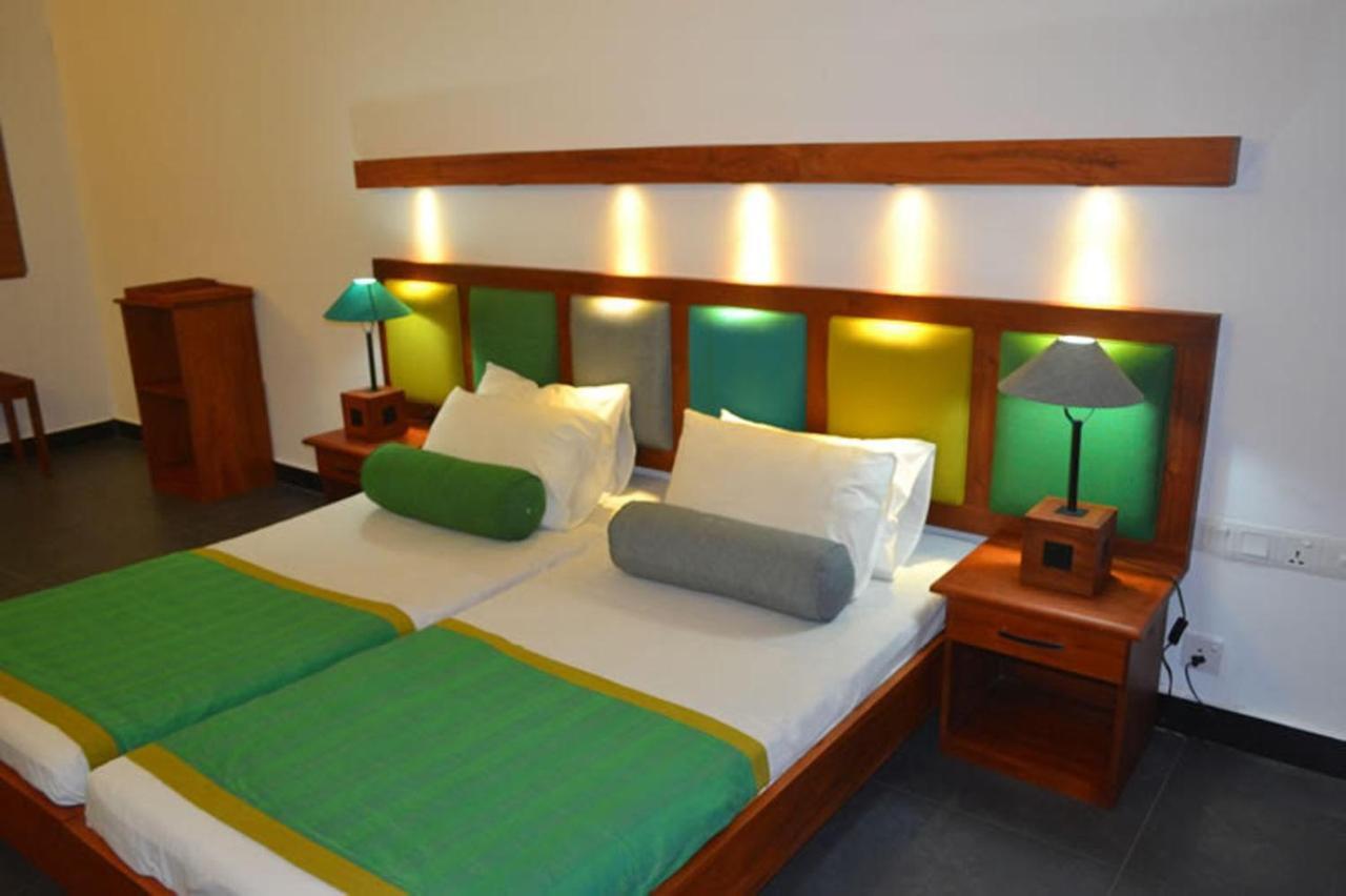 Star Beach Guest House Негомбо Екстер'єр фото
